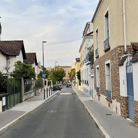 Premium, Paris En 9 Min, 30 Nuits Bois-Colombes